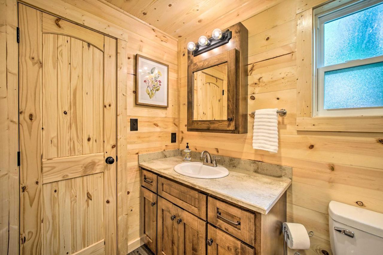 Stylish Cabin By Beavers Bend Hot Tub And Fire Pit Broken Bow Exterior foto
